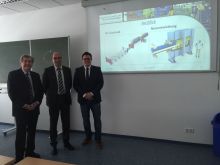 desde izquierda a la derecha: Prof. Dr. Peter Langbein (FH Südwestfalen), Dipl.-Ing. Andreas Zimball (Bültmann) y Daniel Maihofer